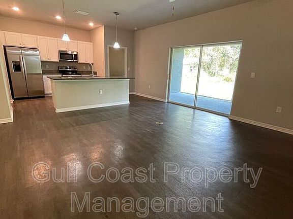 3rd image of 3338 Dennis St