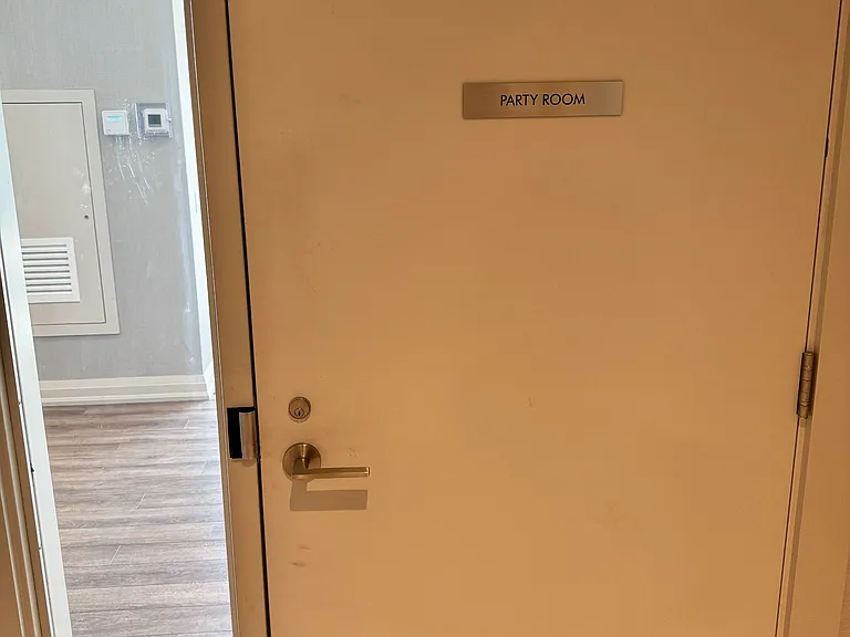 212 King William St #1220 — Photo 23