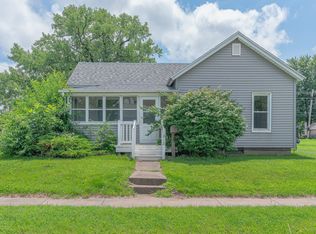 1812 Sampson St, Muscatine, IA 52761