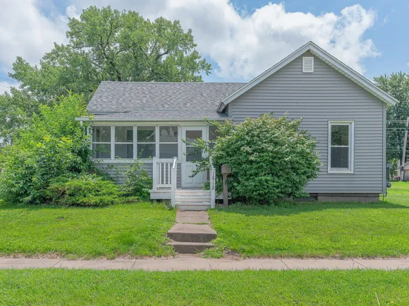 1812 Sampson St, Muscatine, IA 52761