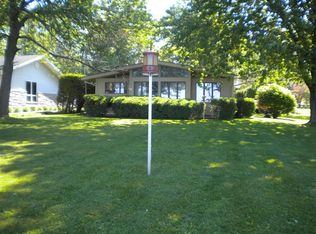 6769 S Lake St, Pentwater, MI 49449