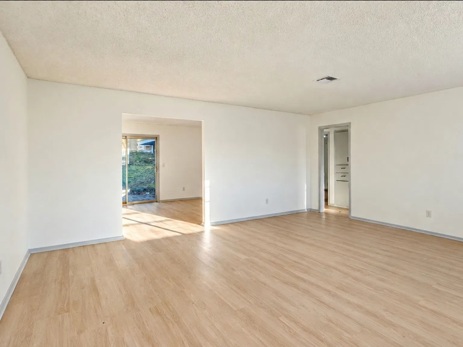 3 bed, 1.5 bath, 1462 sqft, $1,595 — Photo 4