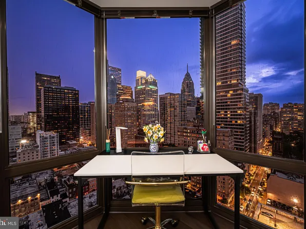 2020 Walnut St APT 25B, Philadelphia, PA 19103