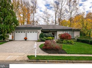 8 Whitechapel Dr, Mount Laurel, NJ 08054