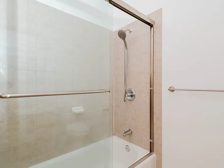 1626 N Alexandria Ave — Photo 28