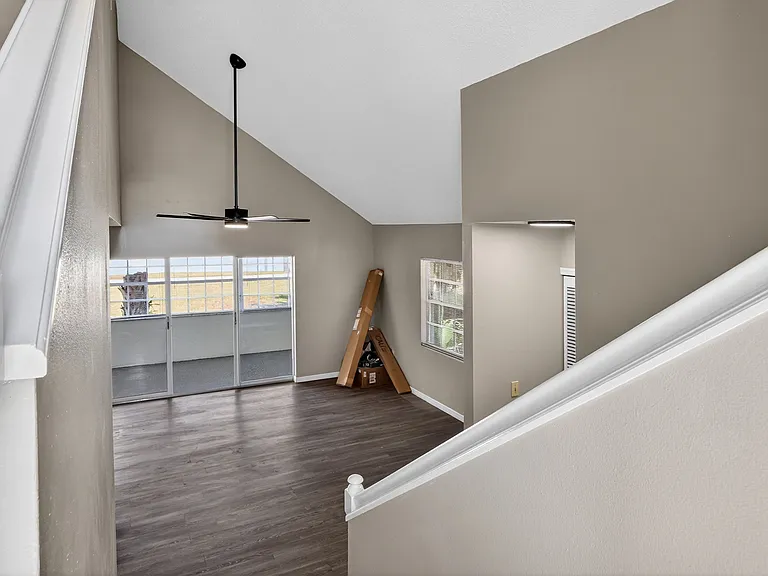 802 Arietta Cir N — Photo 32