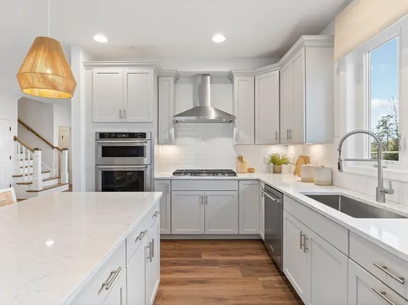 17 Goodwin Dr #56, Woburn, MA 01801