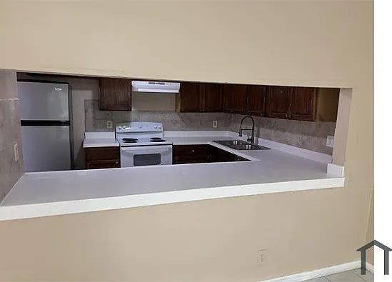 954 SW 74th Ave — Photo 16
