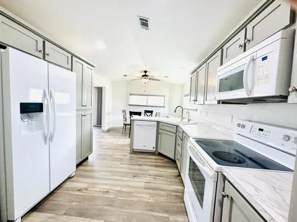 837 W Oyster Dr, Port Isabel, TX 78578