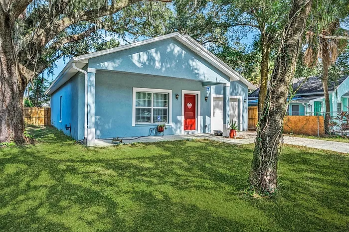 3 bed, 2.0 bath, 1383 sqft, $2,300 — Photo 3