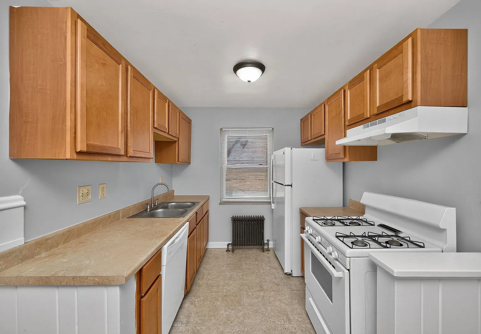 1 bed, 1.0 bath, 575 sqft, $975 — Photo 2