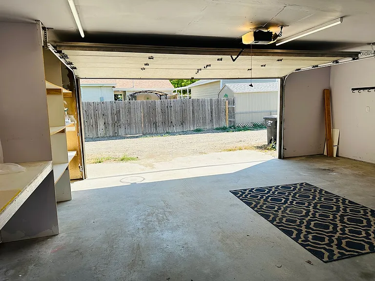 2038 Lewis Ave — Photo 31