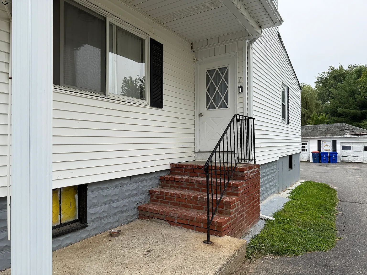 3 bed, 1028 sqft, $2,400 — Photo 2