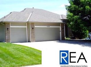 1005 Shady Tree Ln, Papillion, NE 68046