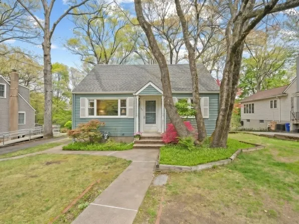 34 Zimmer Ave, Midland Park Boro, NJ 07432