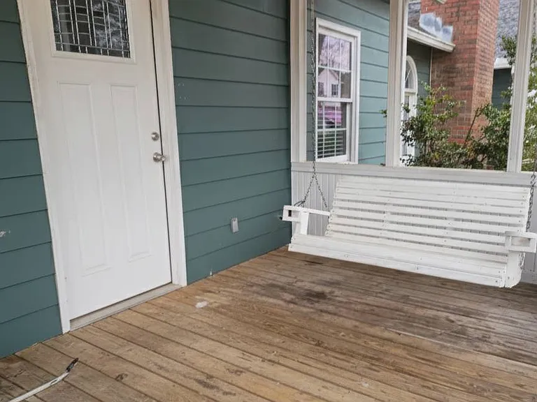402 Laurel St — Photo 3