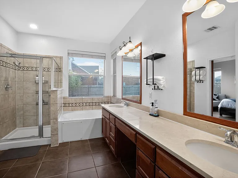 395 Spring Dr — Photo 7