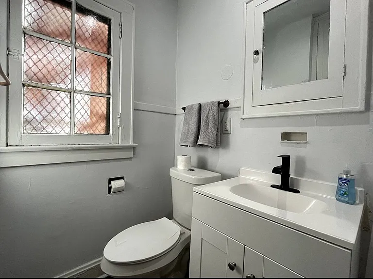 1345 Highland St — Photo 5
