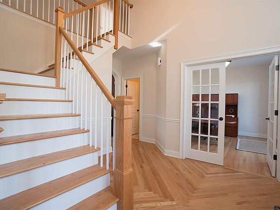 3rd image of 29 Bacon Ln
