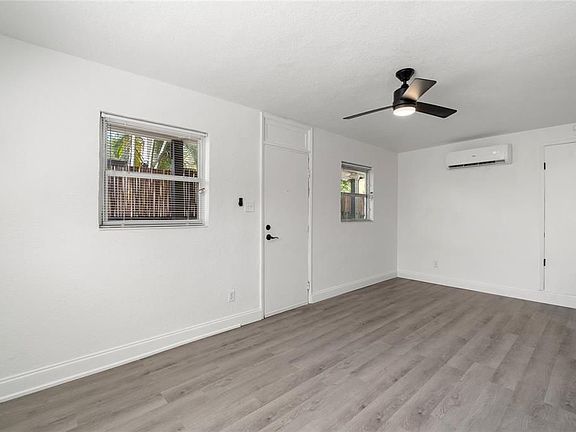 4th image of 919 16th Ave N #1