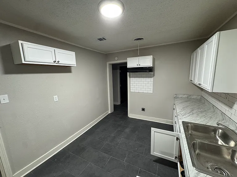 2379 Saratoga Ave — Photo 7