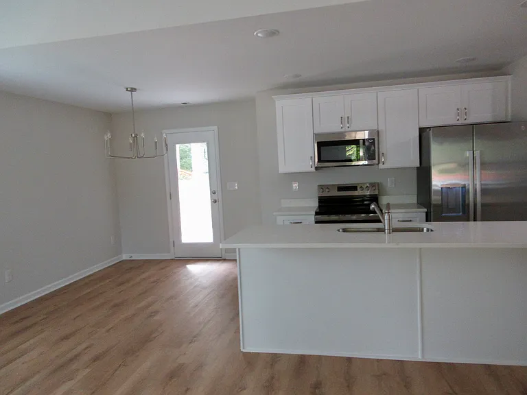 Kitchen & dining room w/chandelier