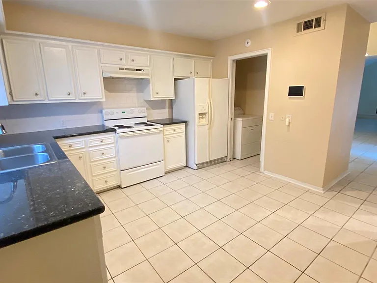 4714 N Cashel Cir — Photo 5