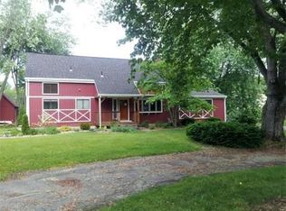 8 Wampanoag Dr, Hadley, MA 01035