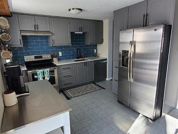 3rd image of 5635 Stanford Ave