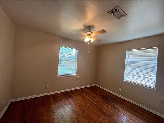 5th image of 67 1/2 Neyland St