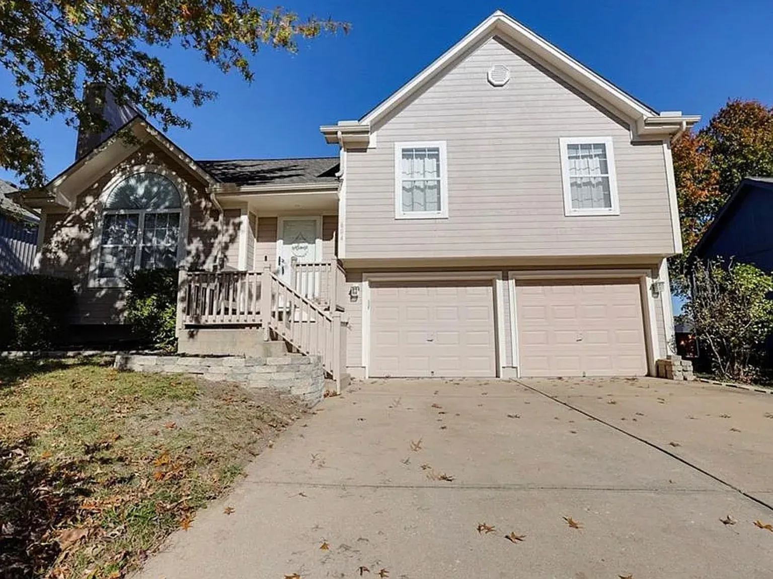 3 bed, 2.5 bath, 2136 sqft, $2,150 — Photo 1