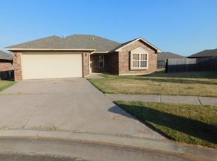 625 SW 38th Pl, Moore, OK 73160