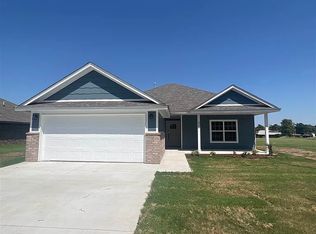 924 N 7th St, Blackwell, OK 74631