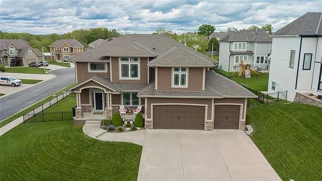 1st image of 1429 NE Whitestone Dr