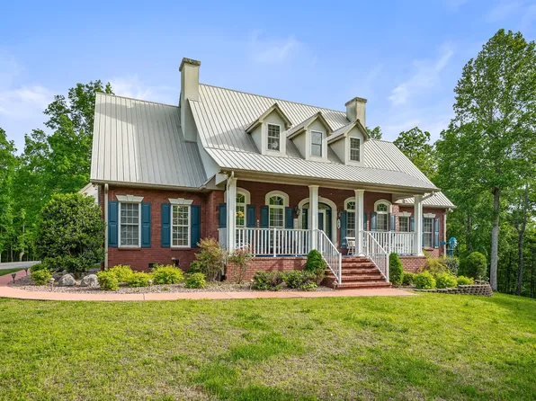 320 Overlook Dr, Sparta, TN 38583