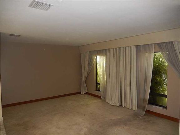 3rd image of 19511 E Oakmont Dr