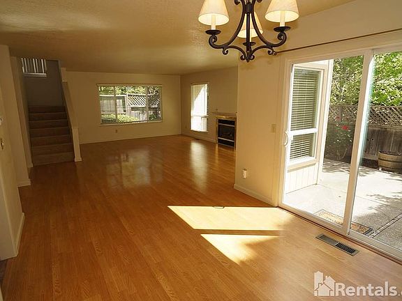 3rd image of 1360 Meadow Ct