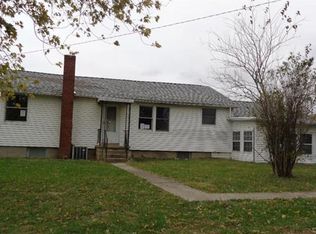 1542 Old Trenton Rd, Highland, IL 62249