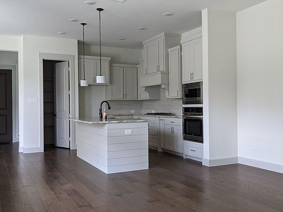 4th image of 7959 Piedmont Ave