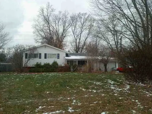 6210 Meadowbrook Dr, Mentor, OH 44060