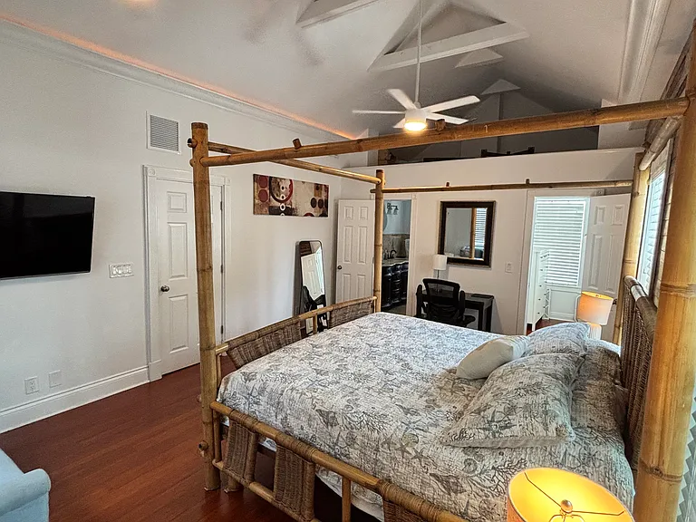 618 Whitehead St — Photo 11