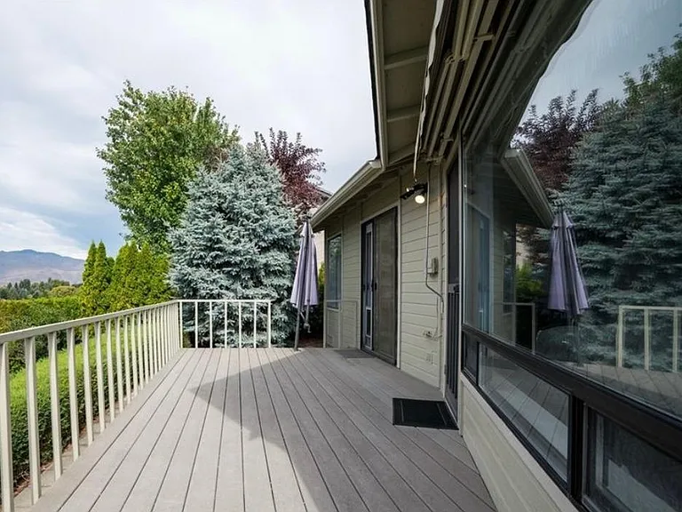 331 23rd St NE — Photo 6