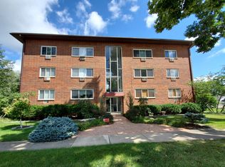 207 N Main St FL 3RD, Crystal Lake, IL 60014