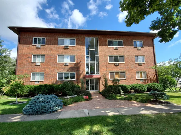 207 N Main St, Crystal Lake, IL 60014