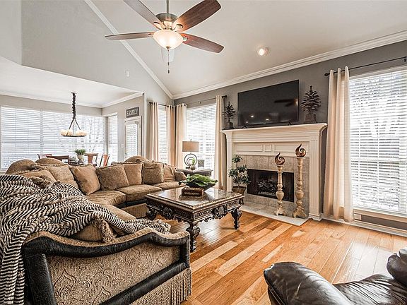 3rd image of 4805 Carolina Cir