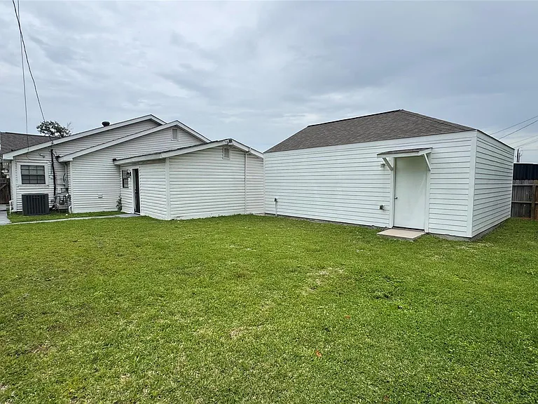 221 Hyta St — Photo 29