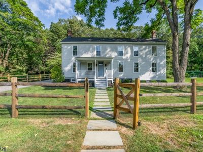15 Wildwood Rd, Tewksbury Twp, NJ, 07830