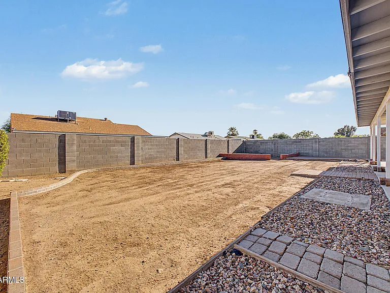1455 W Mohawk Ln — Photo 23