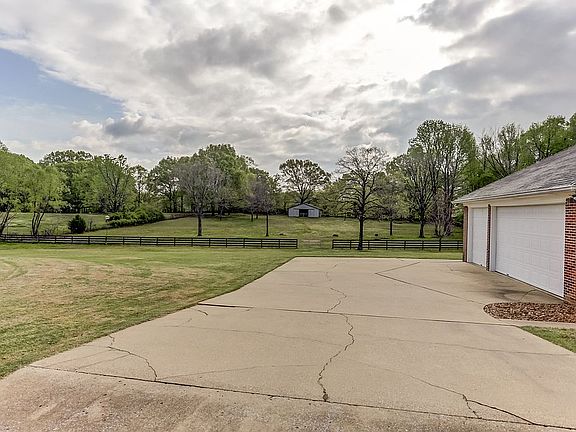 4th image of 5126 Holmes Oaks Dr