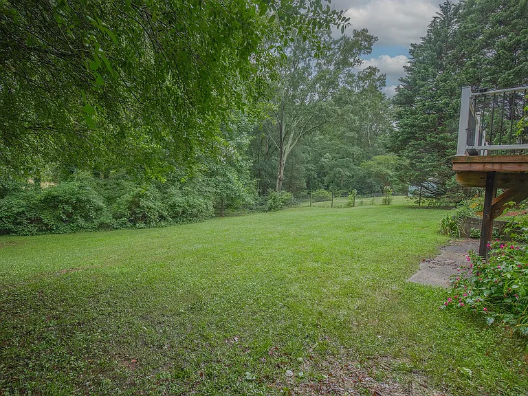 82 Pleasantdale Cir — Photo 19